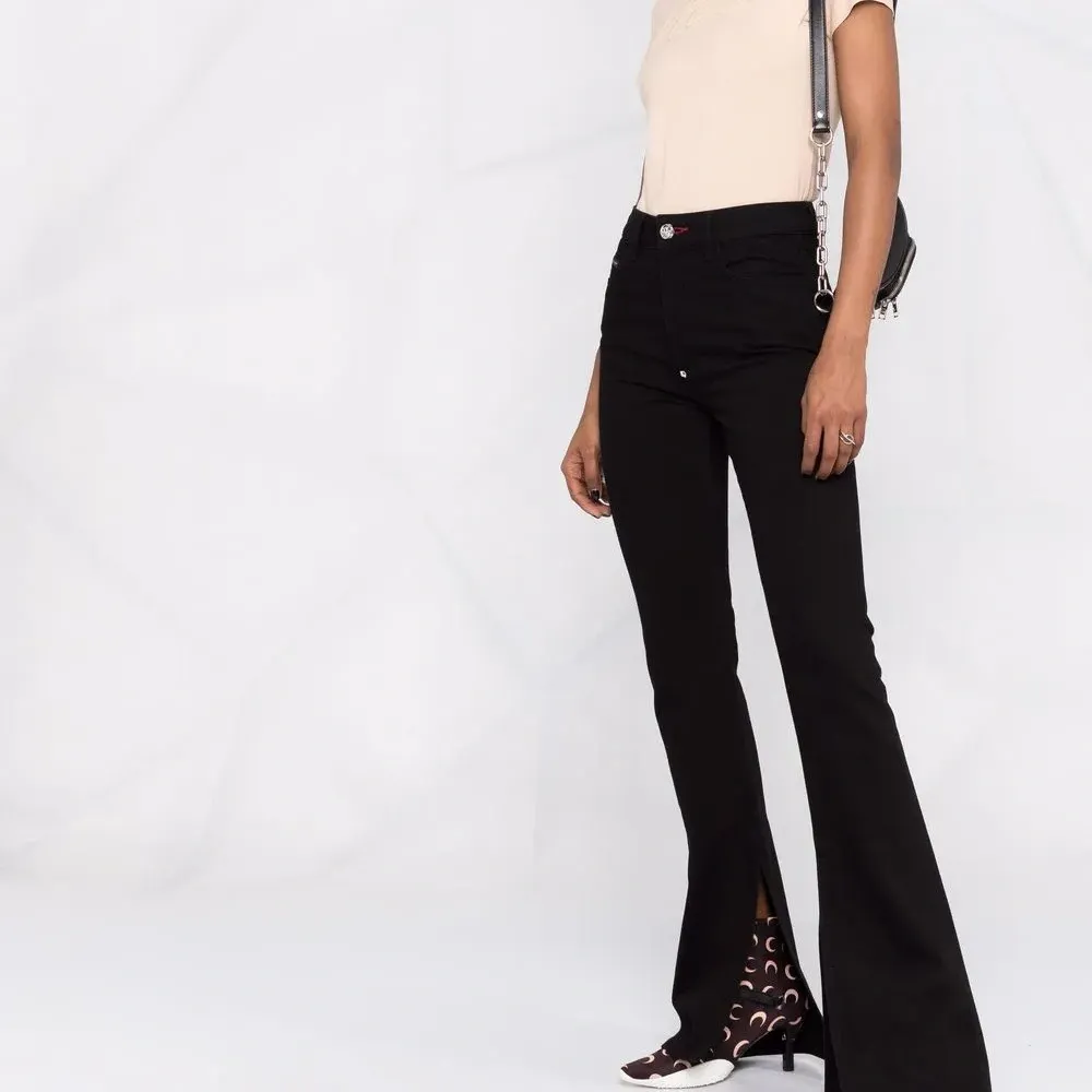 атласная футболка с вышитым логотипом