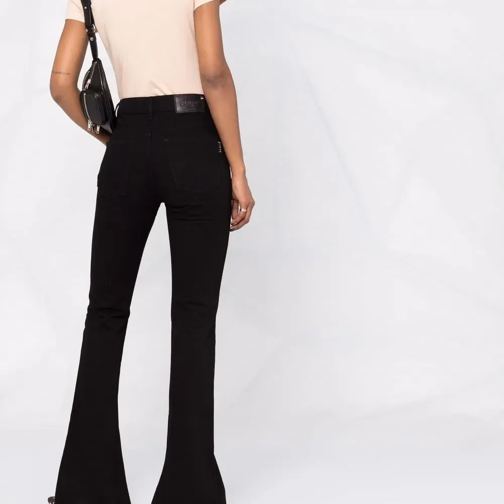 атласная футболка с вышитым логотипом