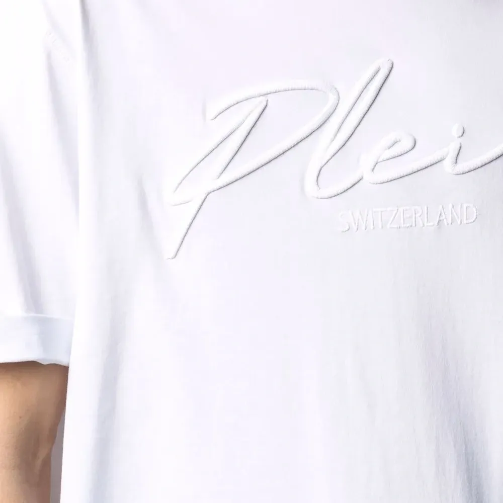 Футболка с вышитым логотипом