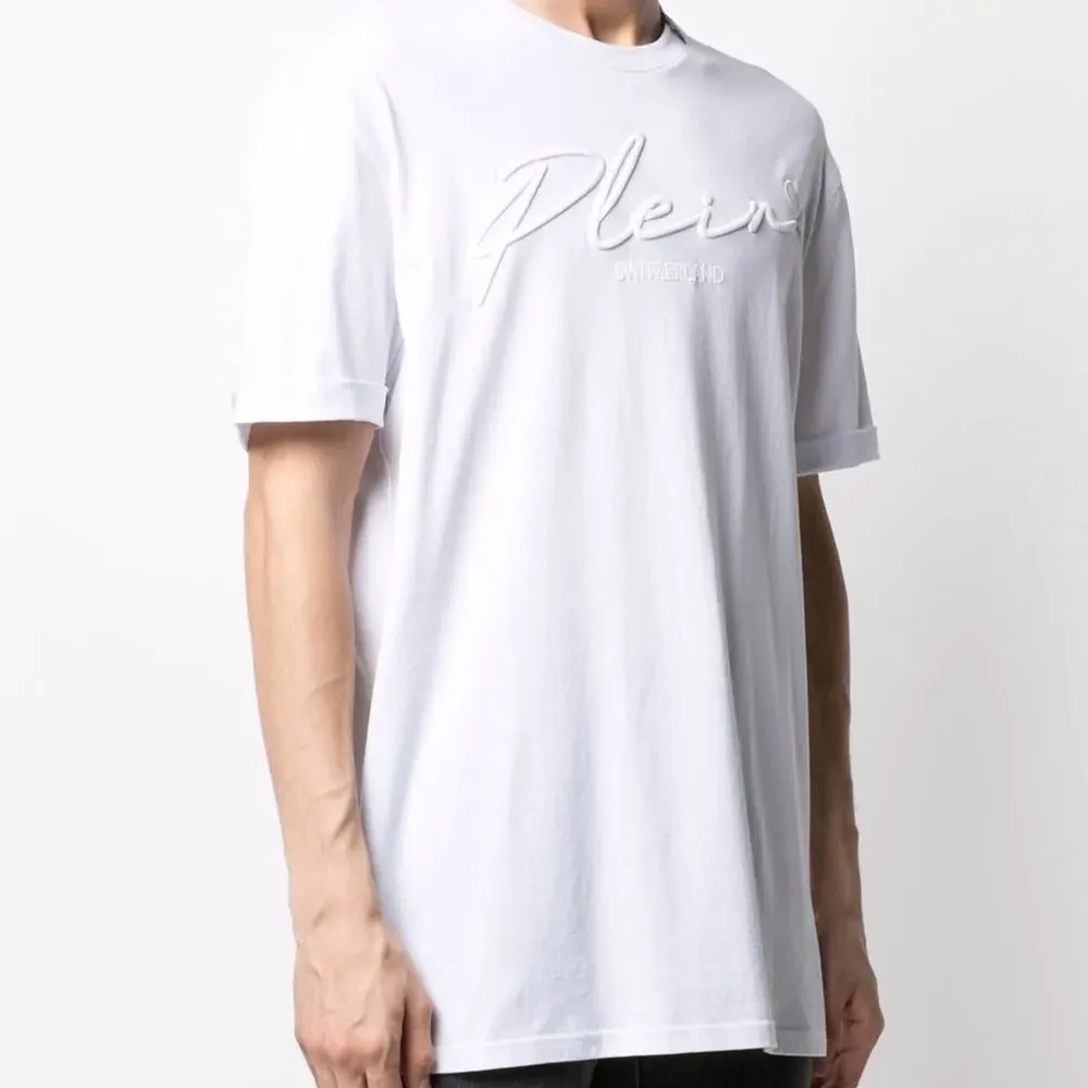 Футболка с вышитым логотипом