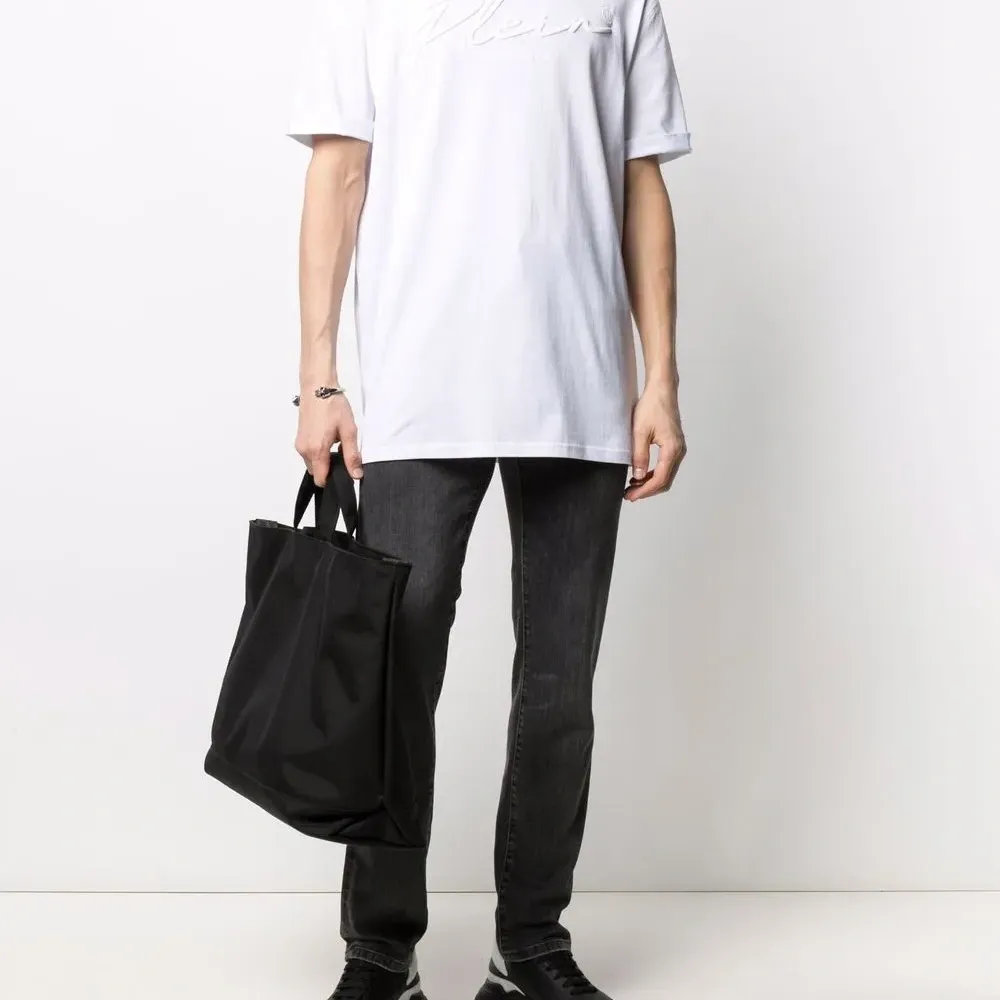 Футболка с вышитым логотипом