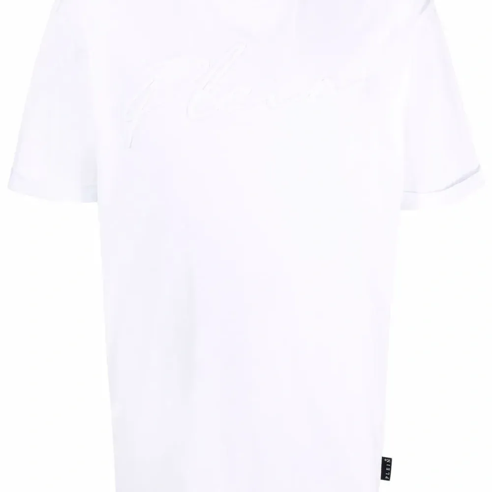 Футболка с вышитым логотипом