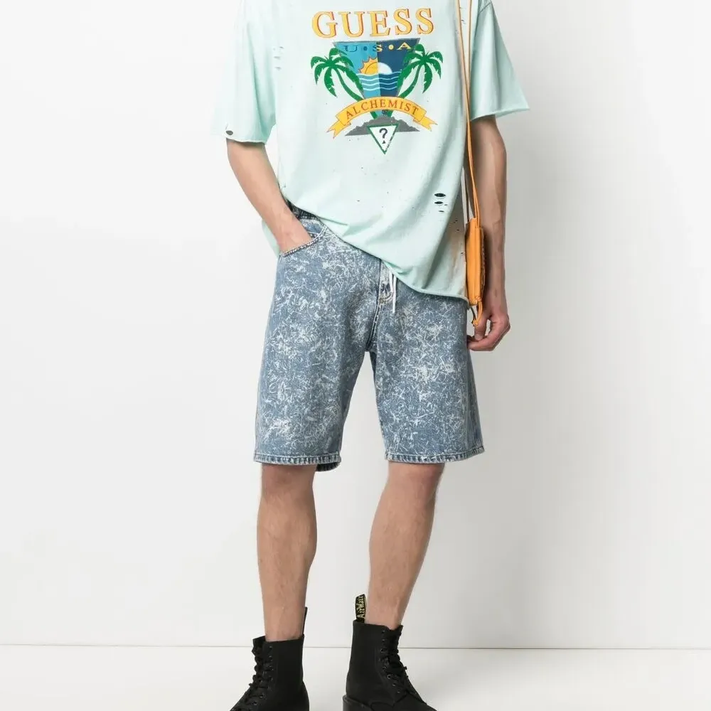 Футболка с принтом и логотипом