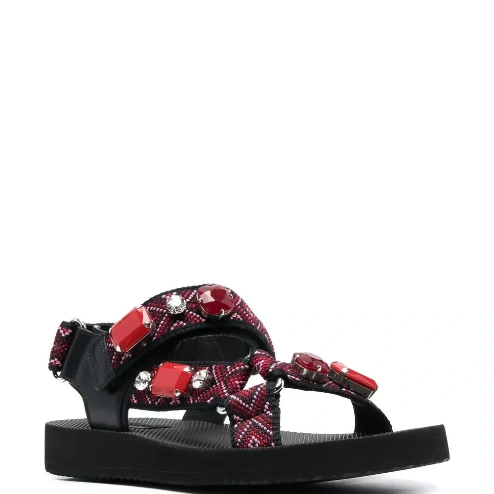 сандалии с пряжками