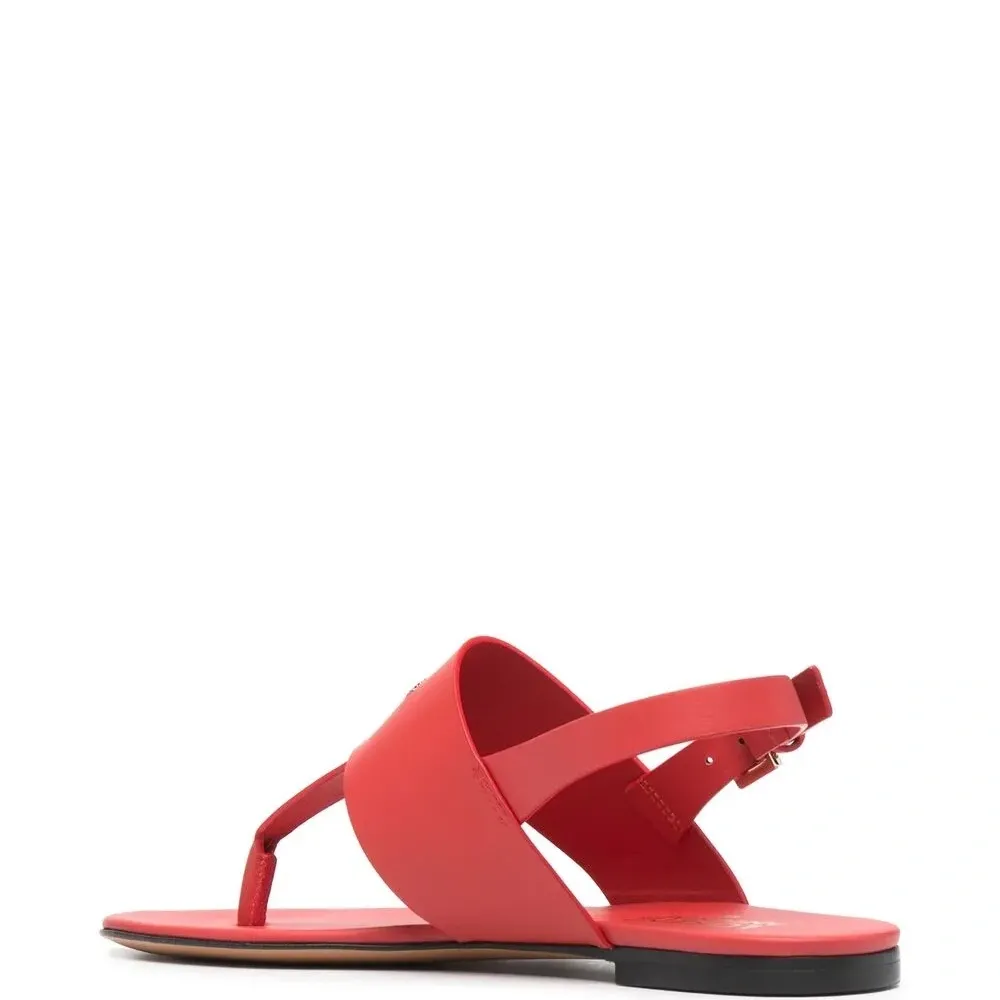 Сандалии с заклепками