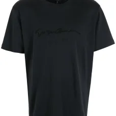 Футболка с вышитым логотипом