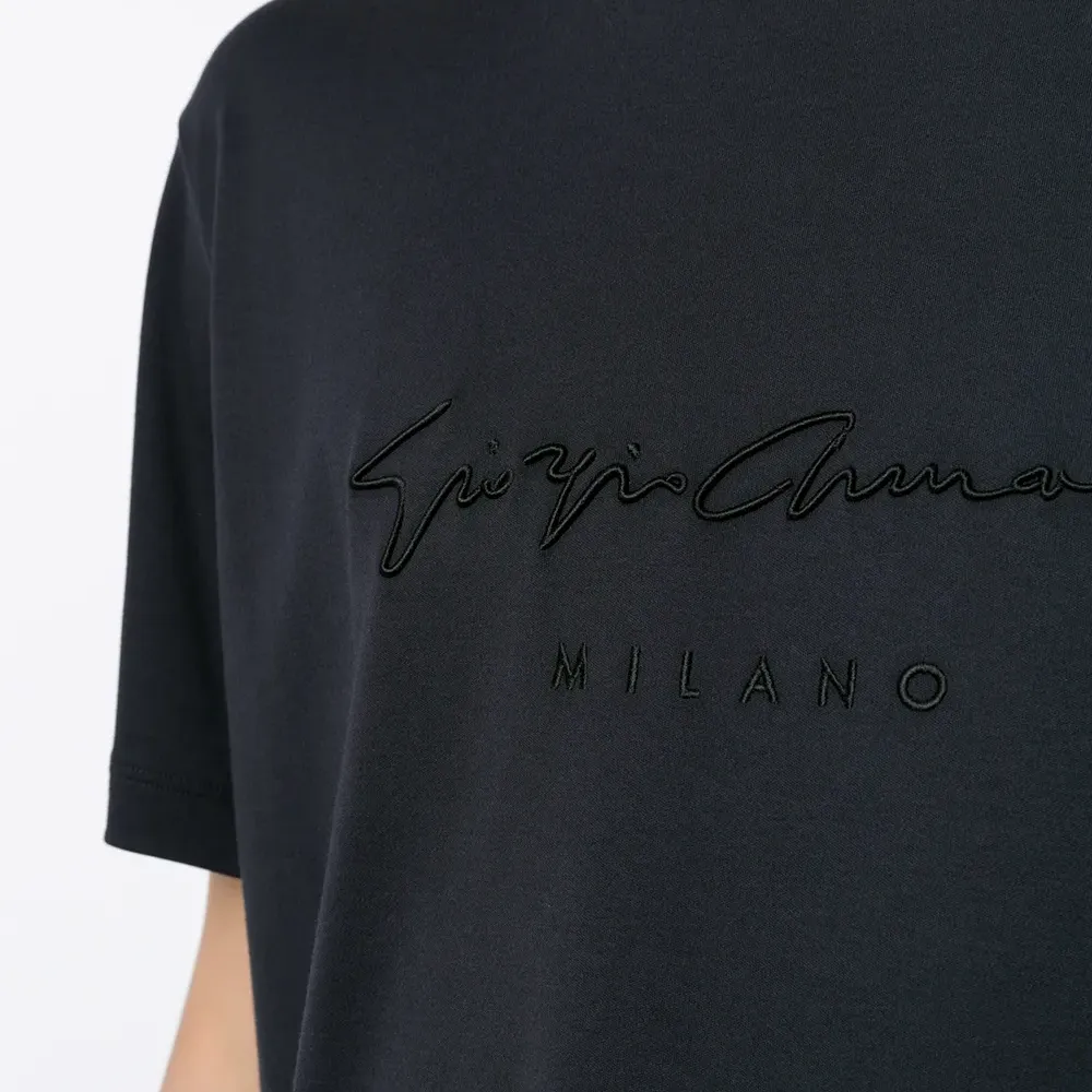 Футболка с вышитым логотипом