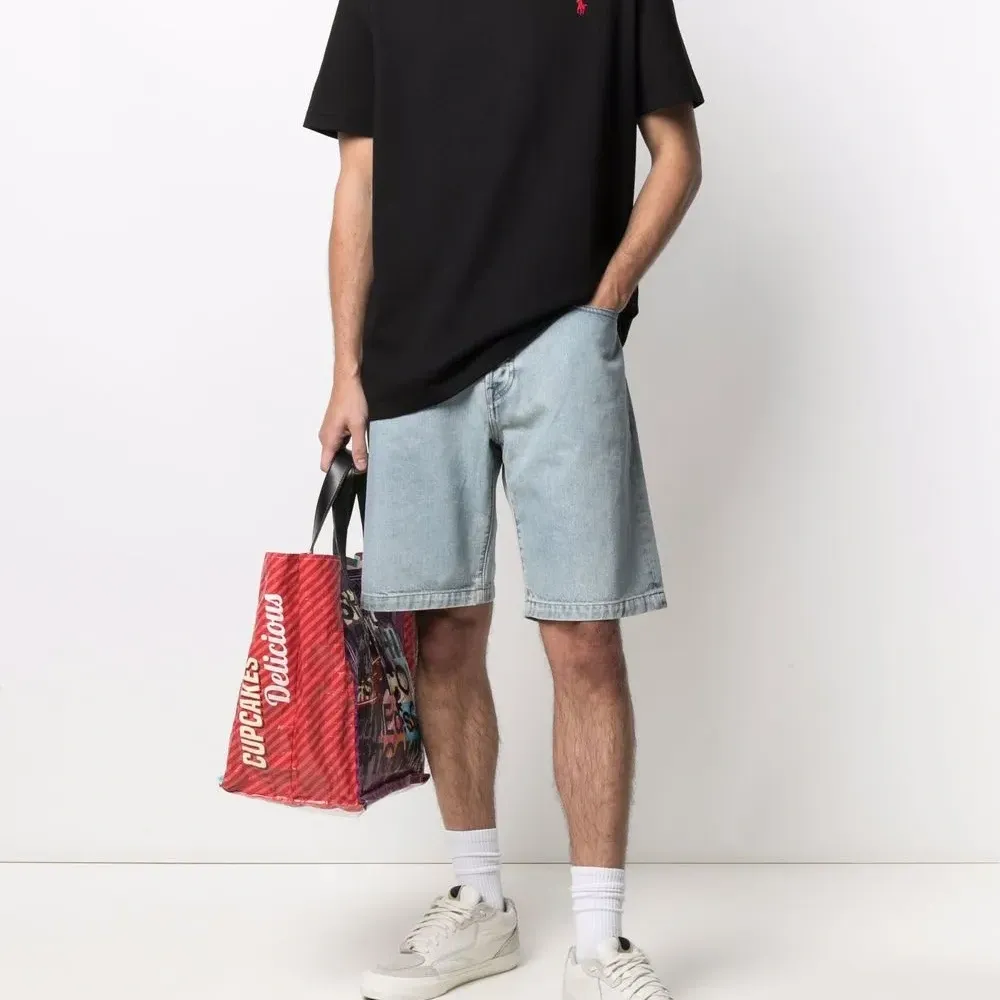 Футболка с вышитым логотипом Футболка с вышитым логотипом