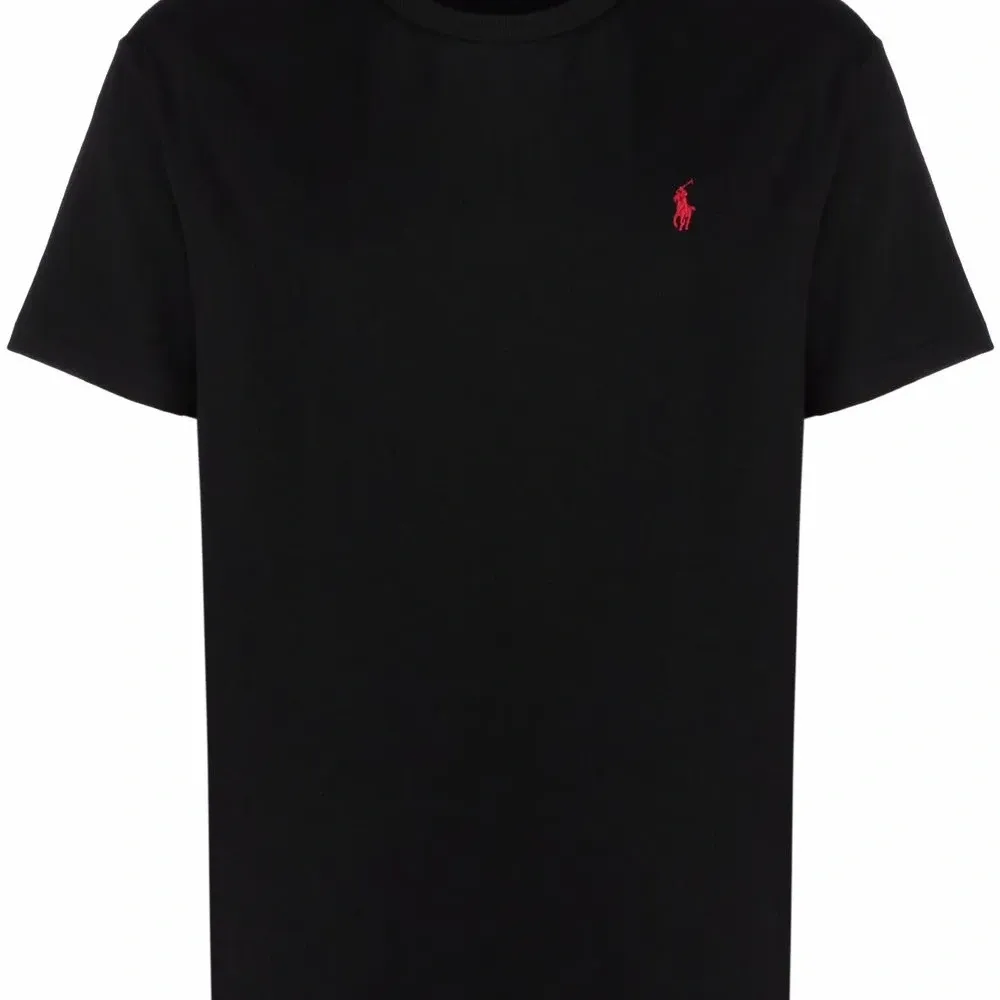 Футболка с вышитым логотипом Футболка с вышитым логотипом