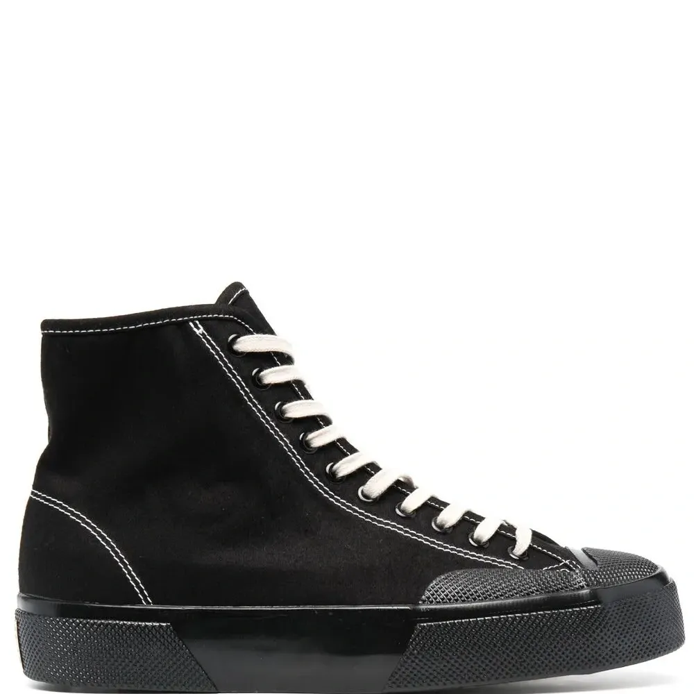 высокие кеды на шнуровке