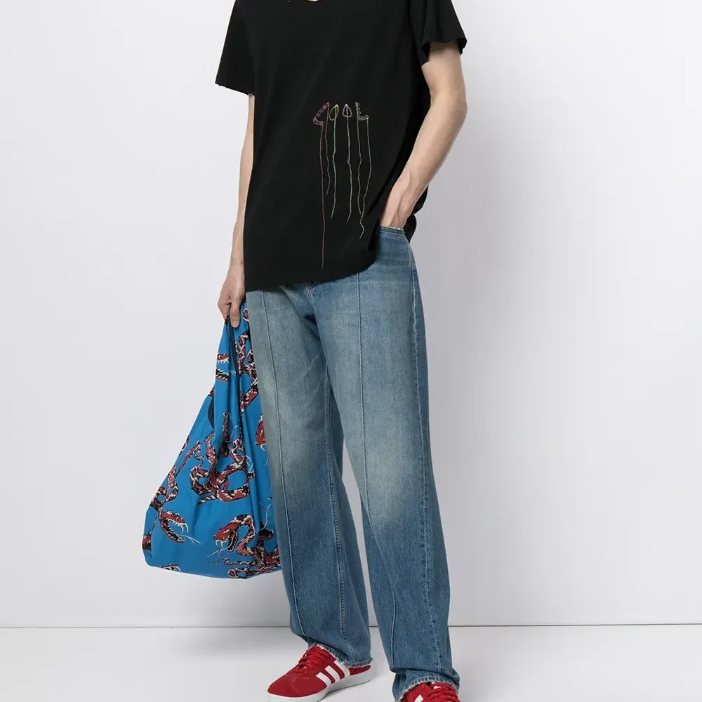 Футболка с вышивкой