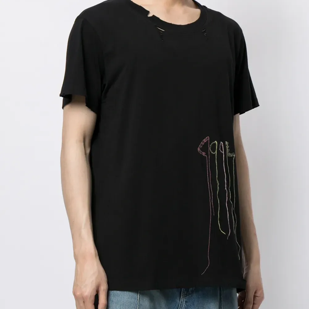 Футболка с вышивкой