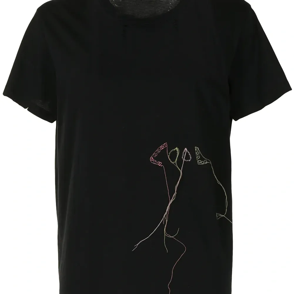 Футболка с вышивкой