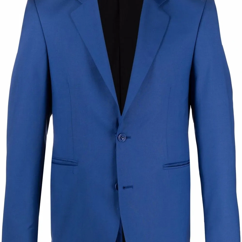 однобортный пиджак строгого кроя