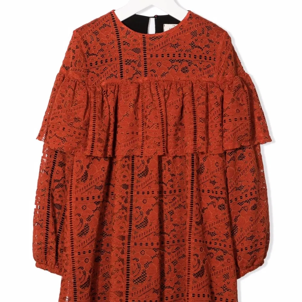 платье с оборками и узором