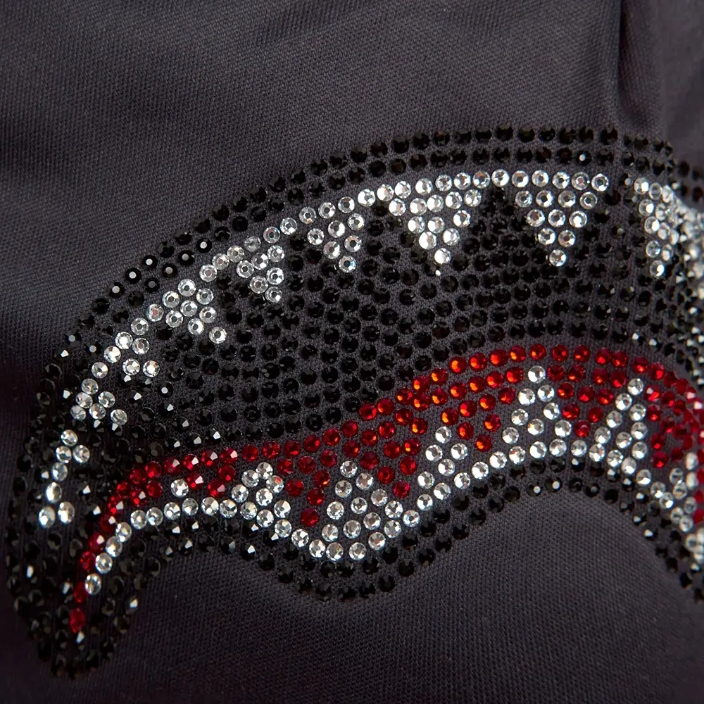 Маска с графичным принтом и кристаллами