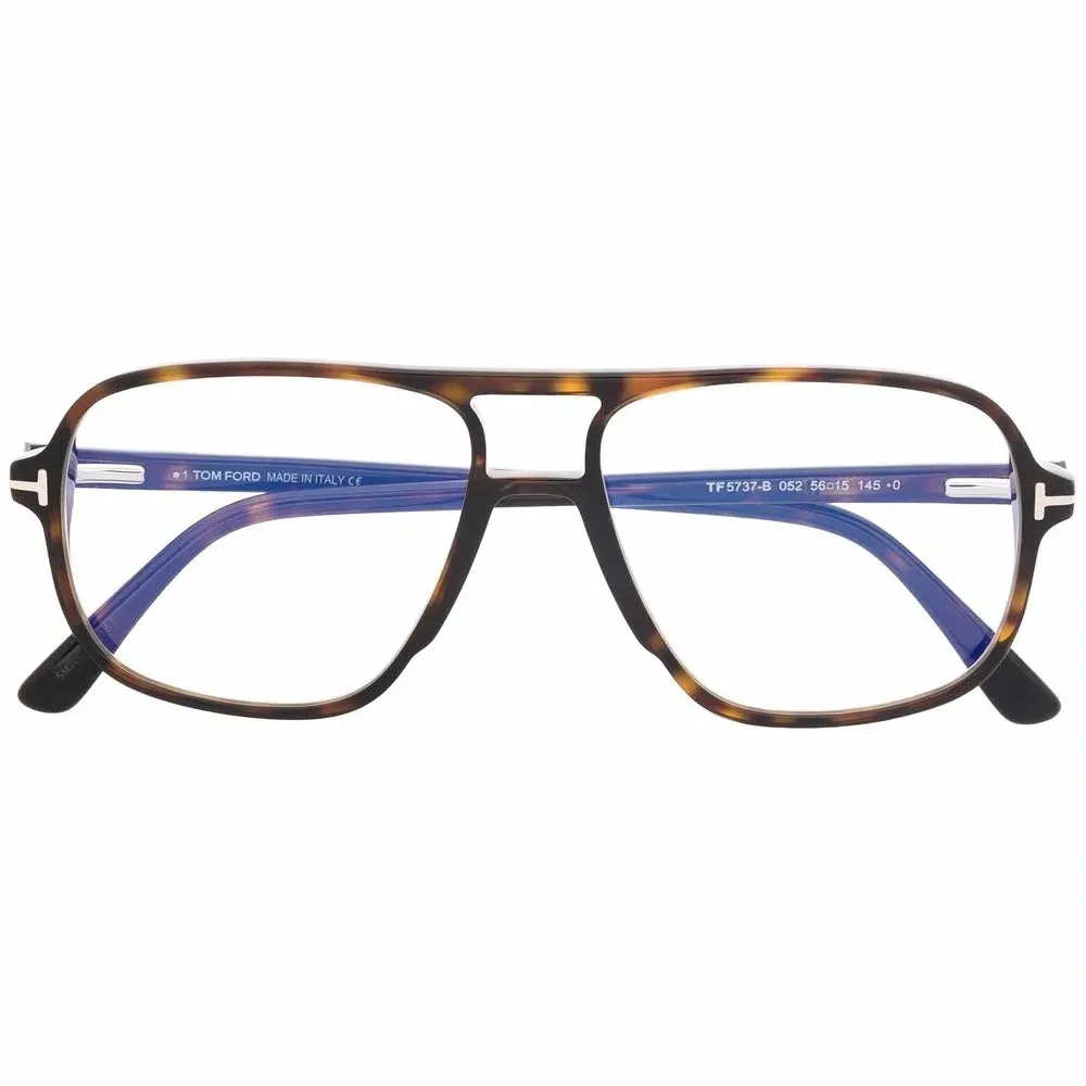 Очки в квадратной оправе