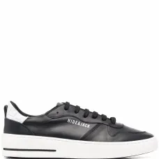 Кроссовки на шнуровке