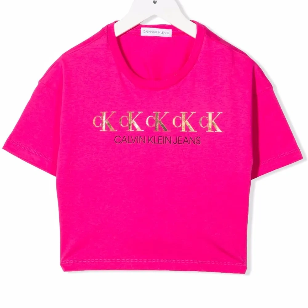 футболка с логотипом