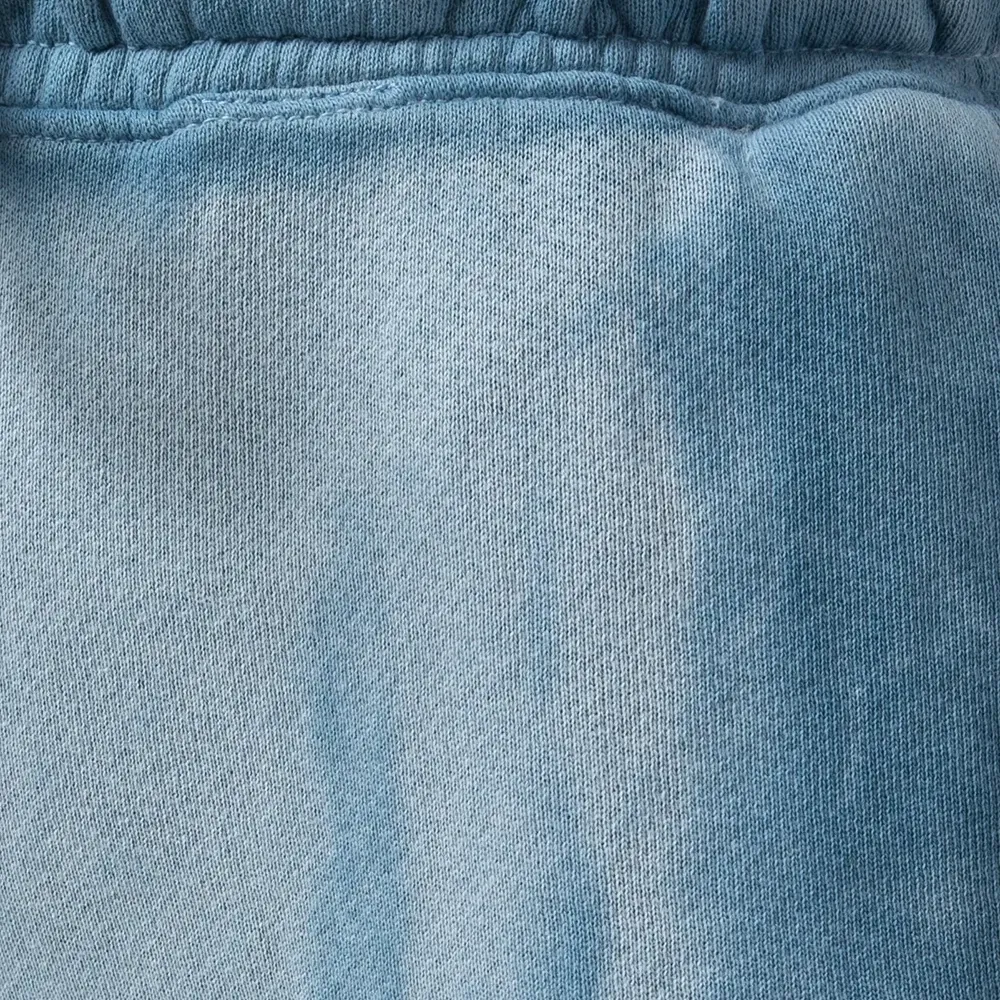 Спортивные шорты с необработанным краем