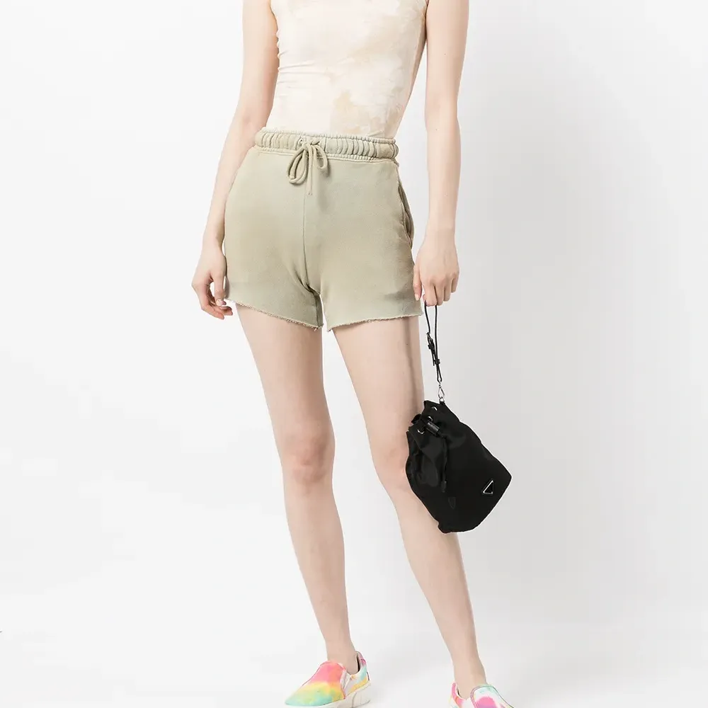 Спортивные шорты с необработанным краем