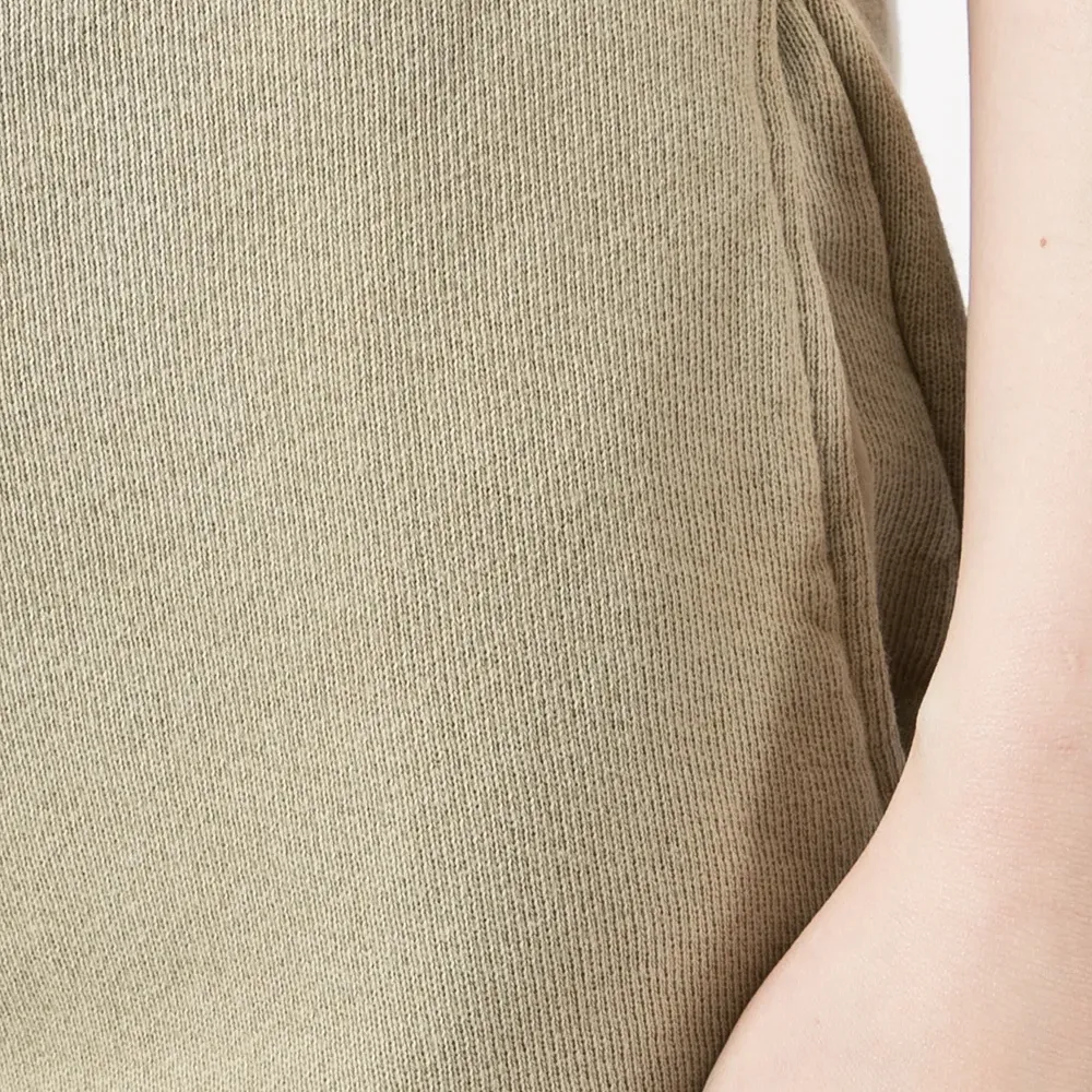 Спортивные шорты с необработанным краем