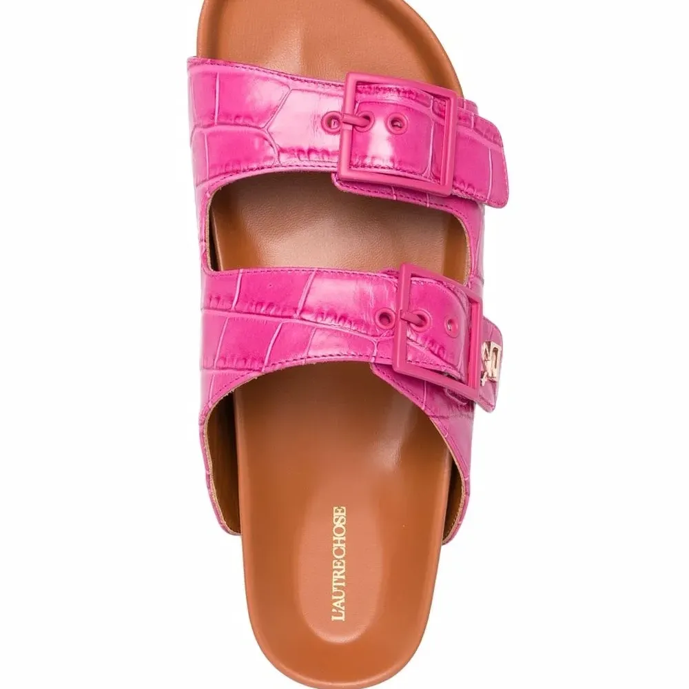 сандалии с тиснением под крокодила