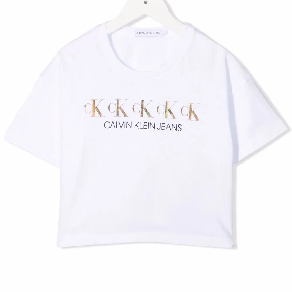 футболка с логотипом