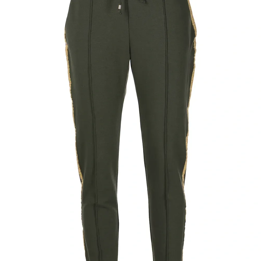 Спортивные брюки с лампасами