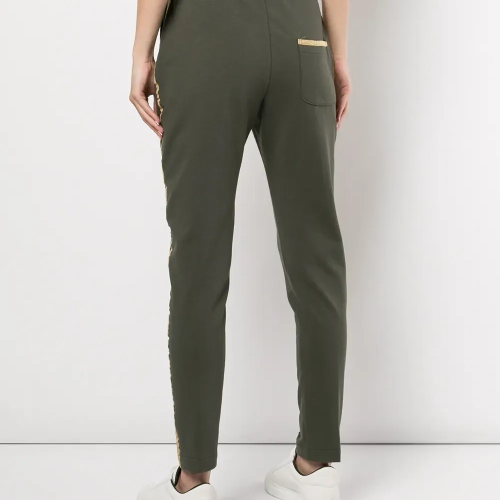 Спортивные брюки с лампасами