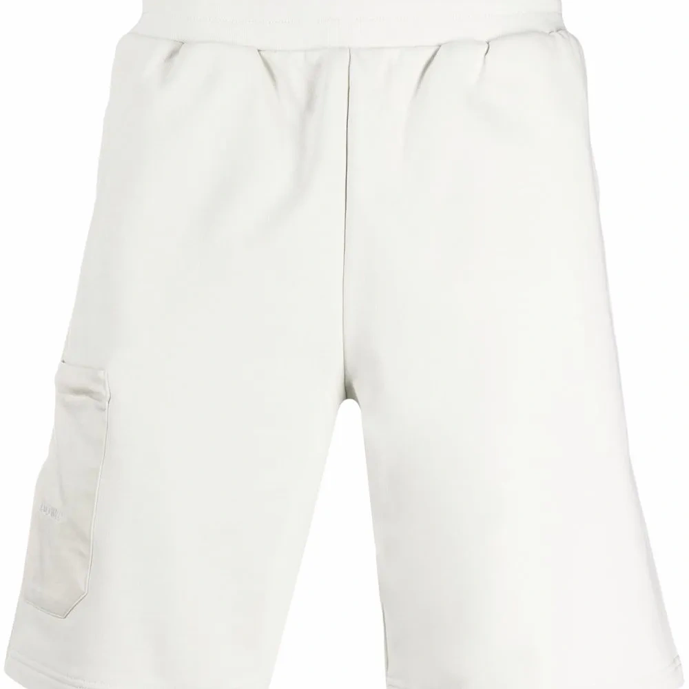 спортивные шорты с вышитым логотипом