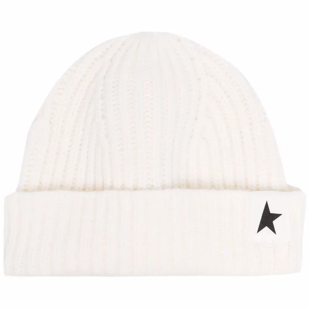 Шапка бини с нашивкой