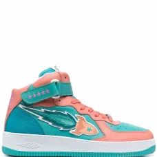 высокие кроссовки с нашивкой