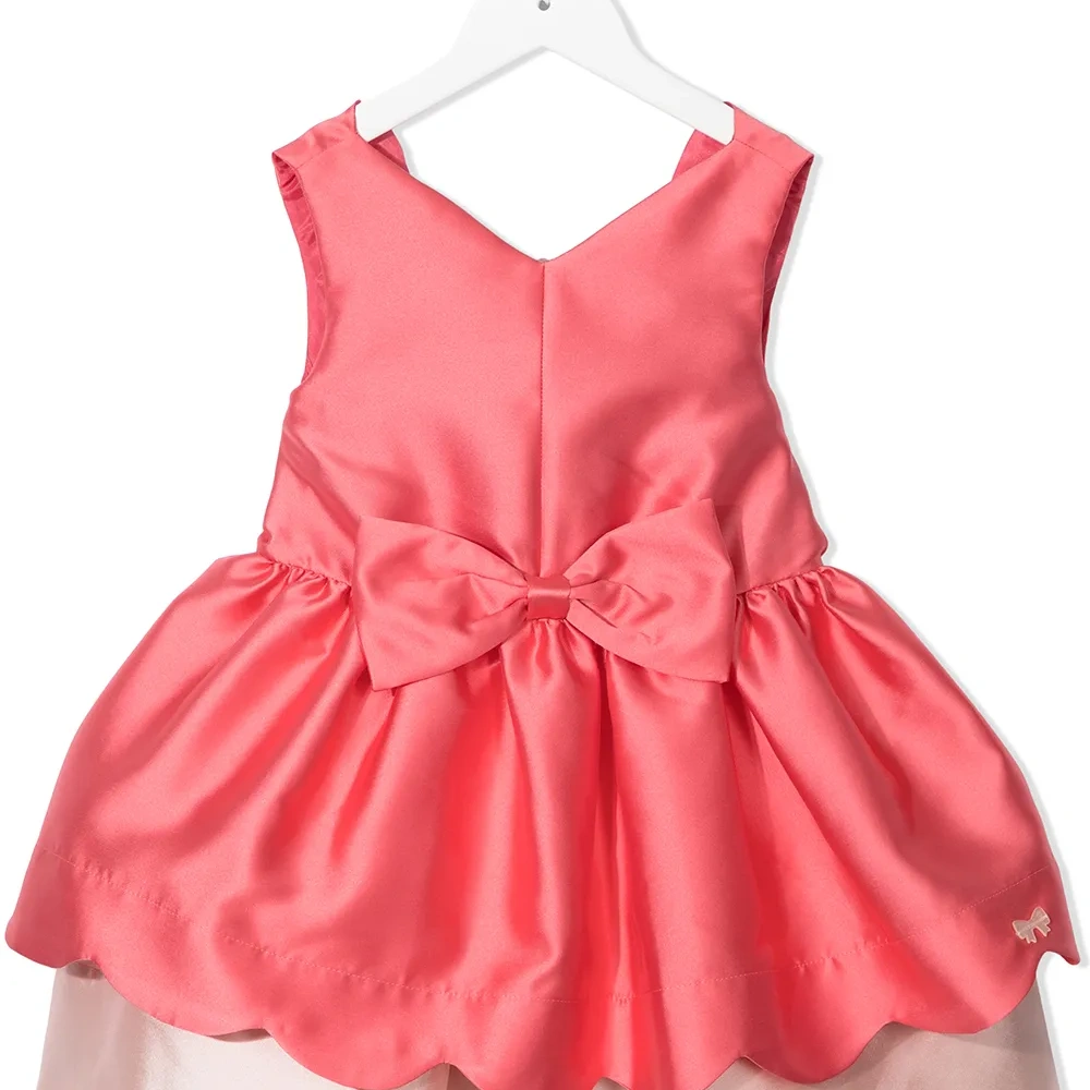 Платье с фестонами и бантом