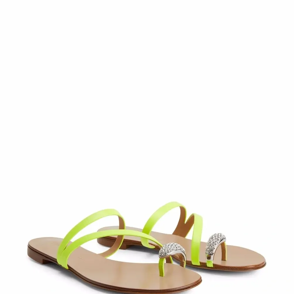 Сандалии Hillary с кристаллами