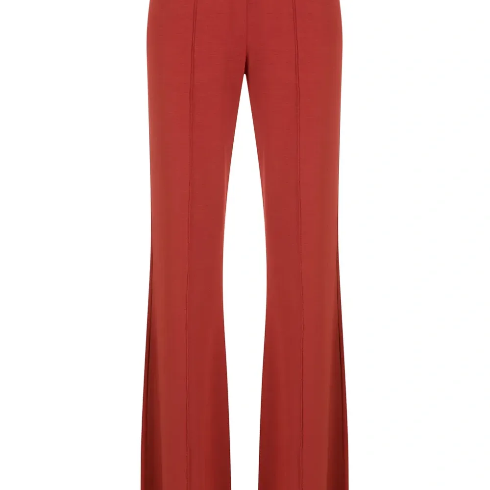 Расклешенные брюки со складками