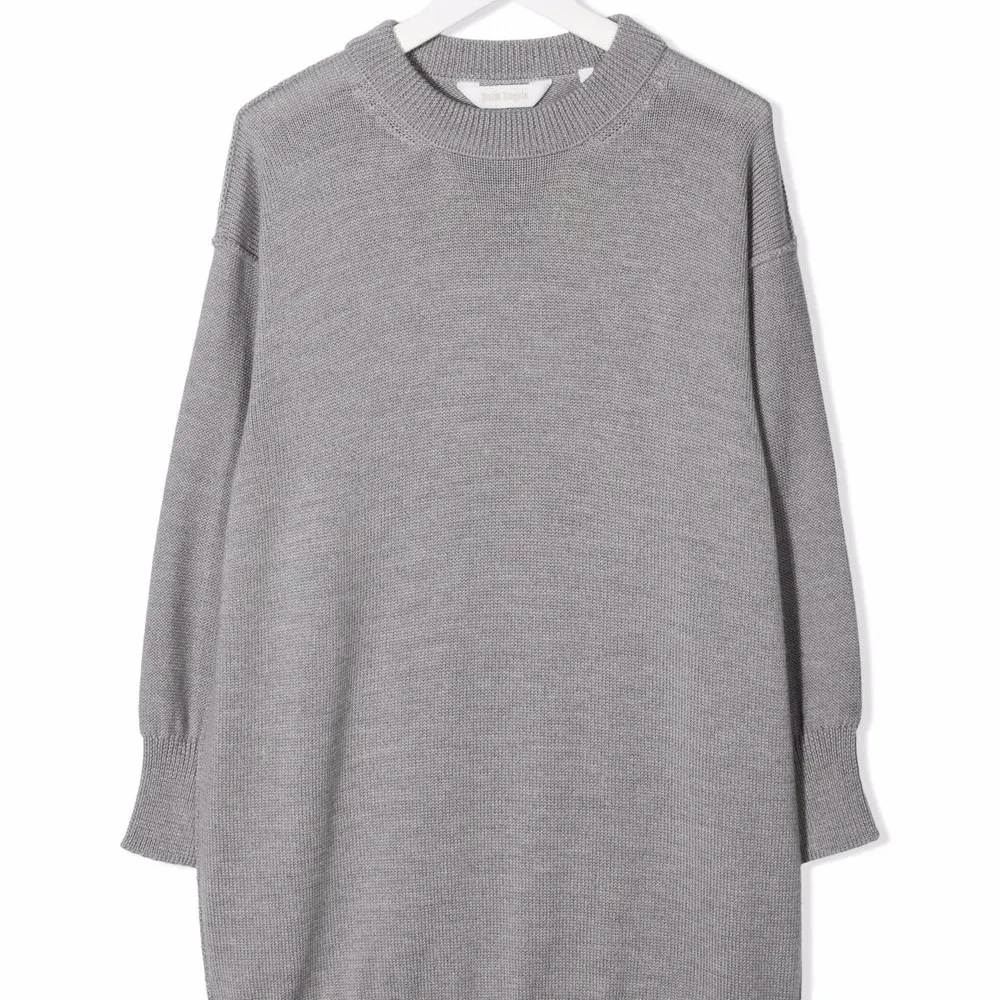 платье с логотипом