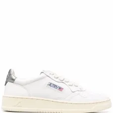 Кроссовки на шнуровке