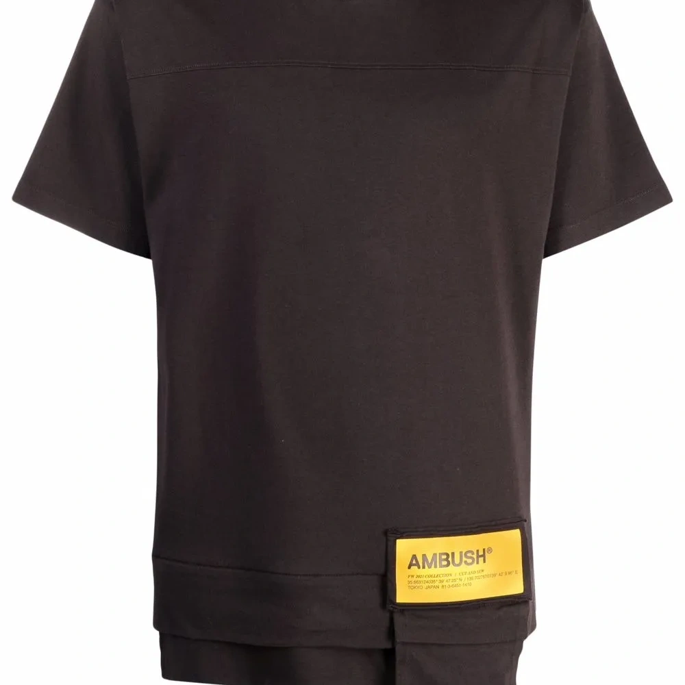 футболка с накладным карманом