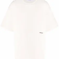 футболка с вышитым логотипом