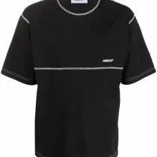 футболка с вышитым логотипом