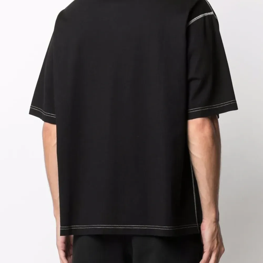 футболка с вышитым логотипом