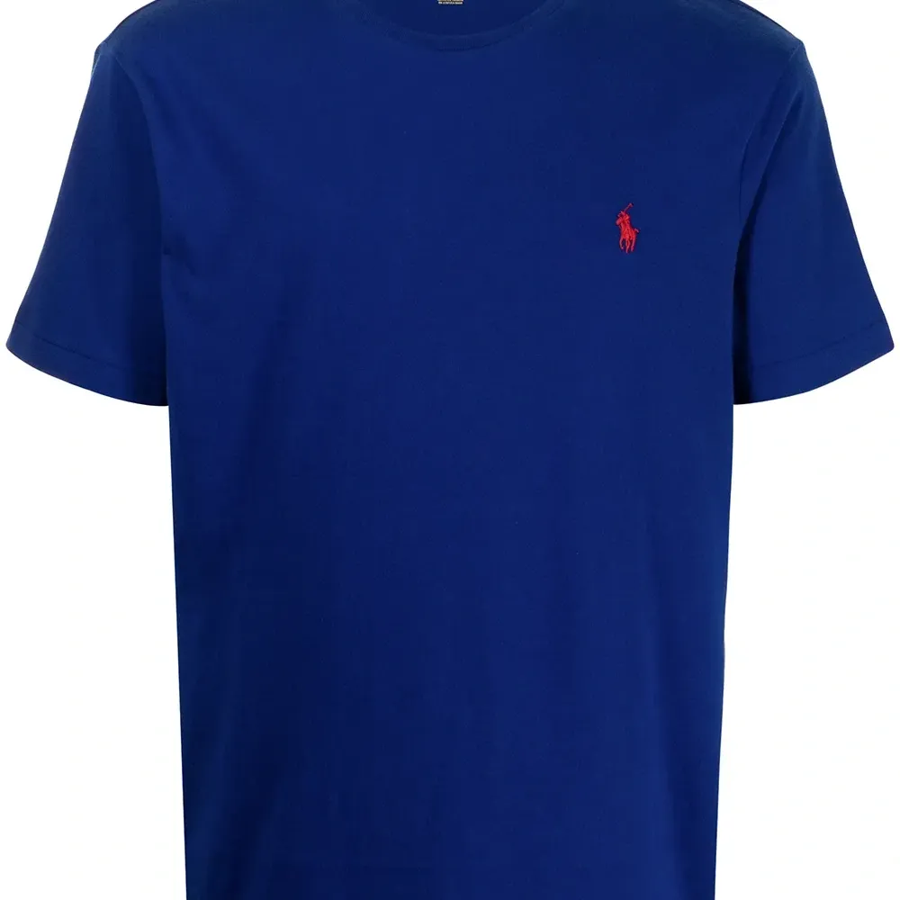 Футболка с вышитым логотипом