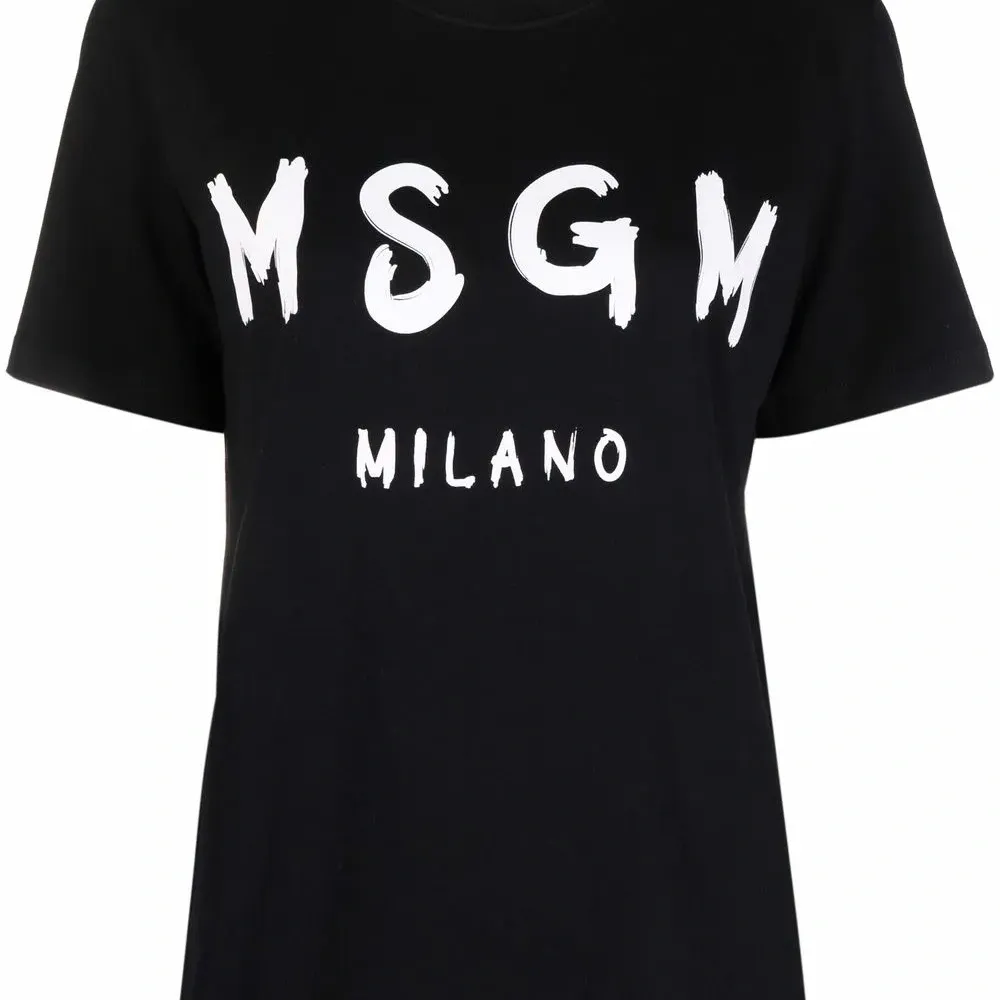 Футболка с логотипом