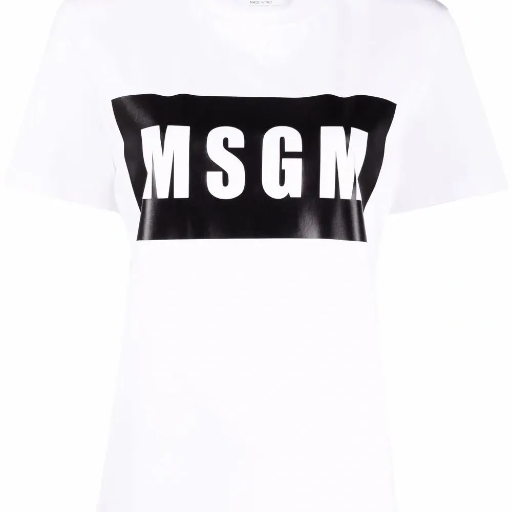 Футболка с логотипом