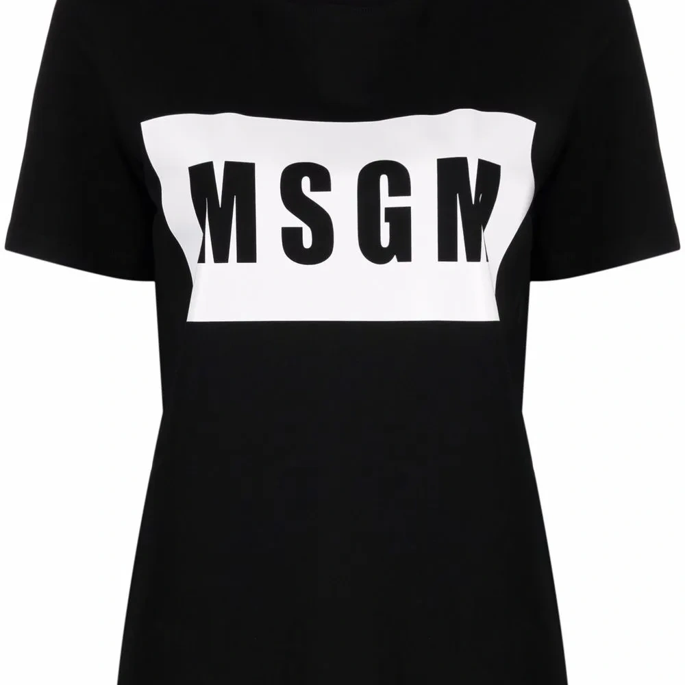 Футболка с логотипом