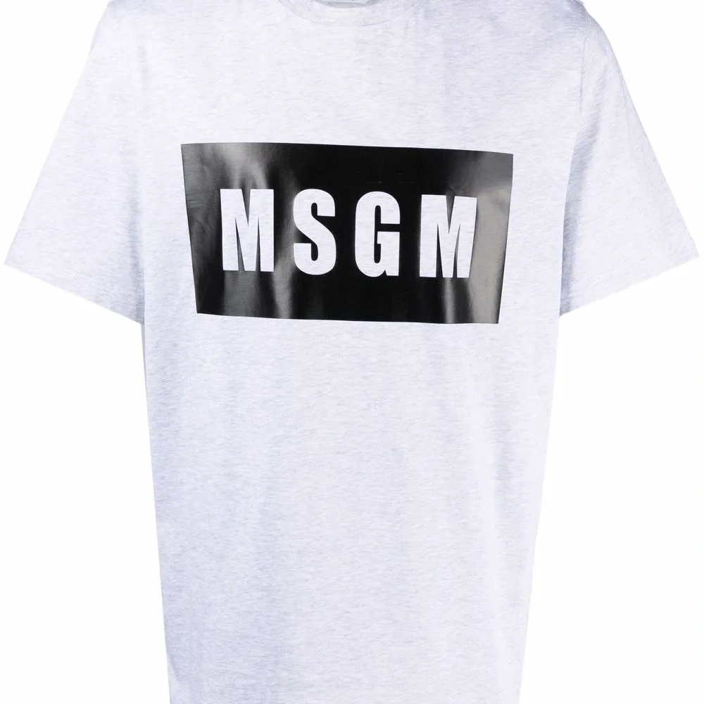 Футболка с логотипом