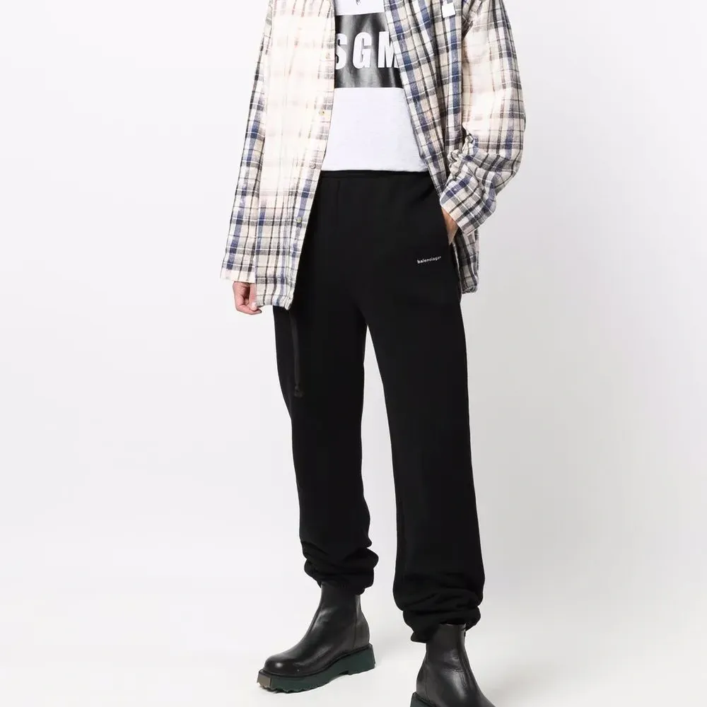 Футболка с логотипом