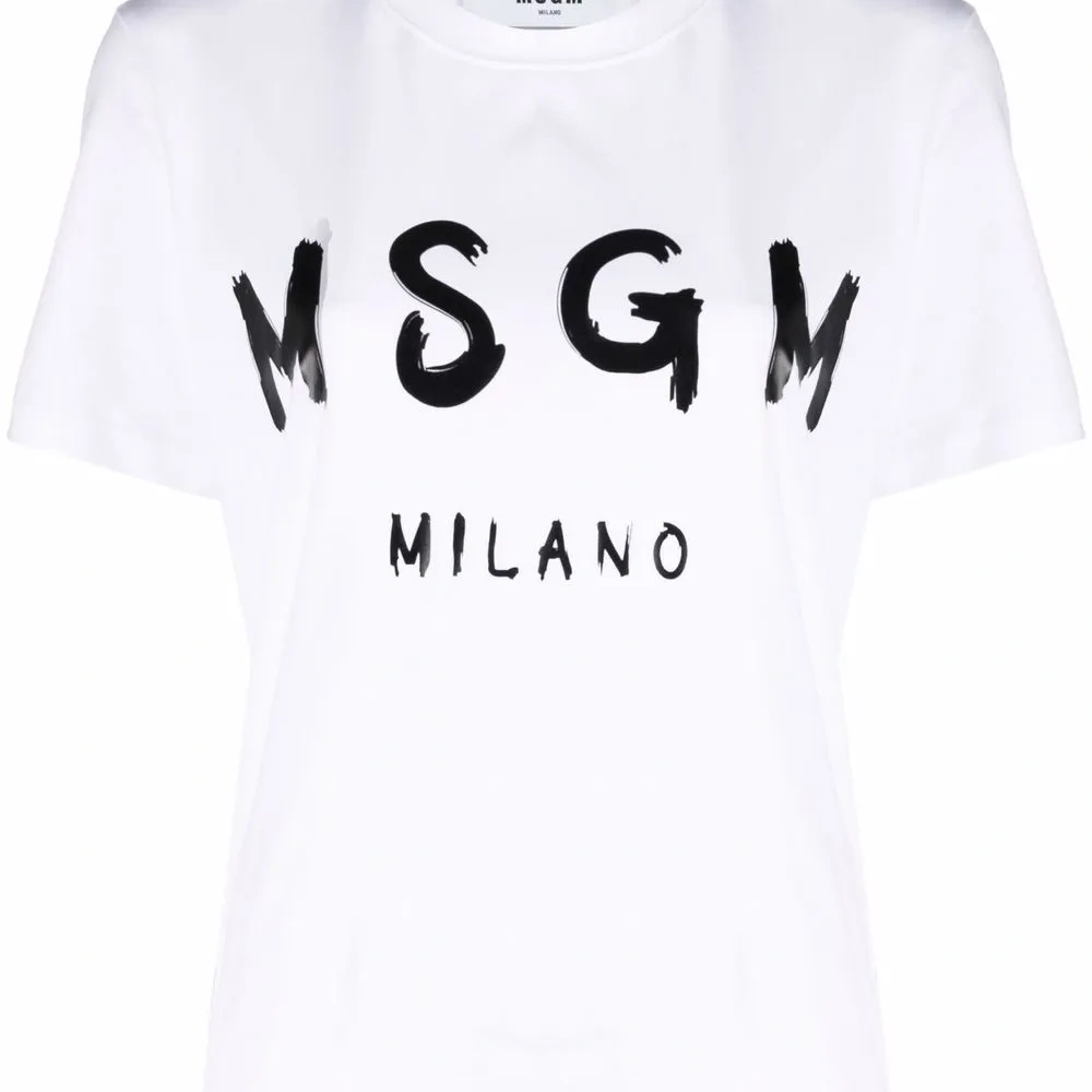 Футболка с логотипом