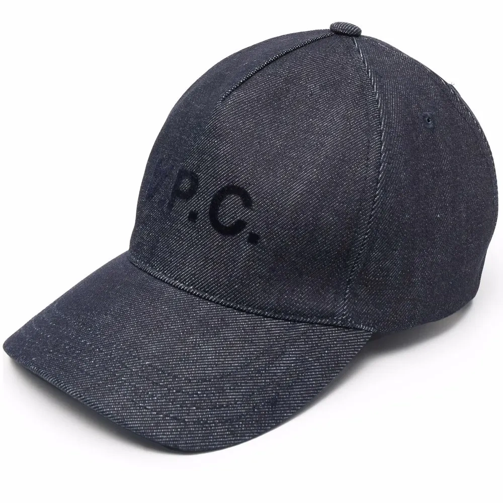 Кепка с логотипом